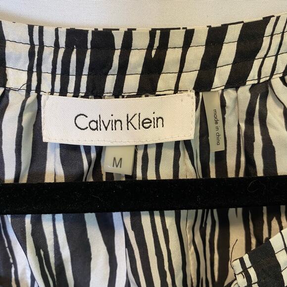 Calvin Klein Women’s Medium Silk Zebra Stripe 3/4 Sleeve Blouse Top - Picture 4 of 9